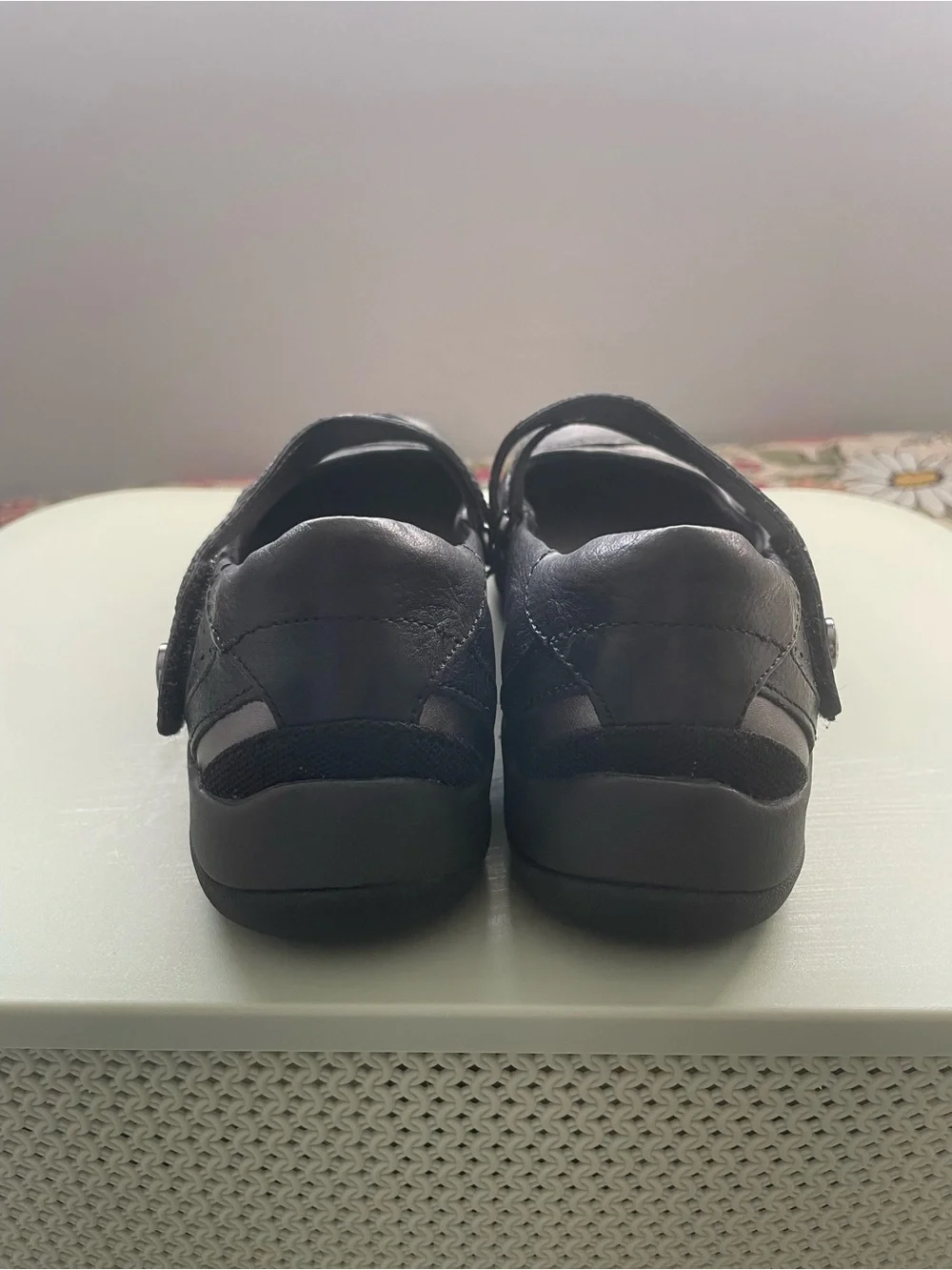 Earth Kara Newton Black Leather Cross-Strap Mary Jane Flats Size 5